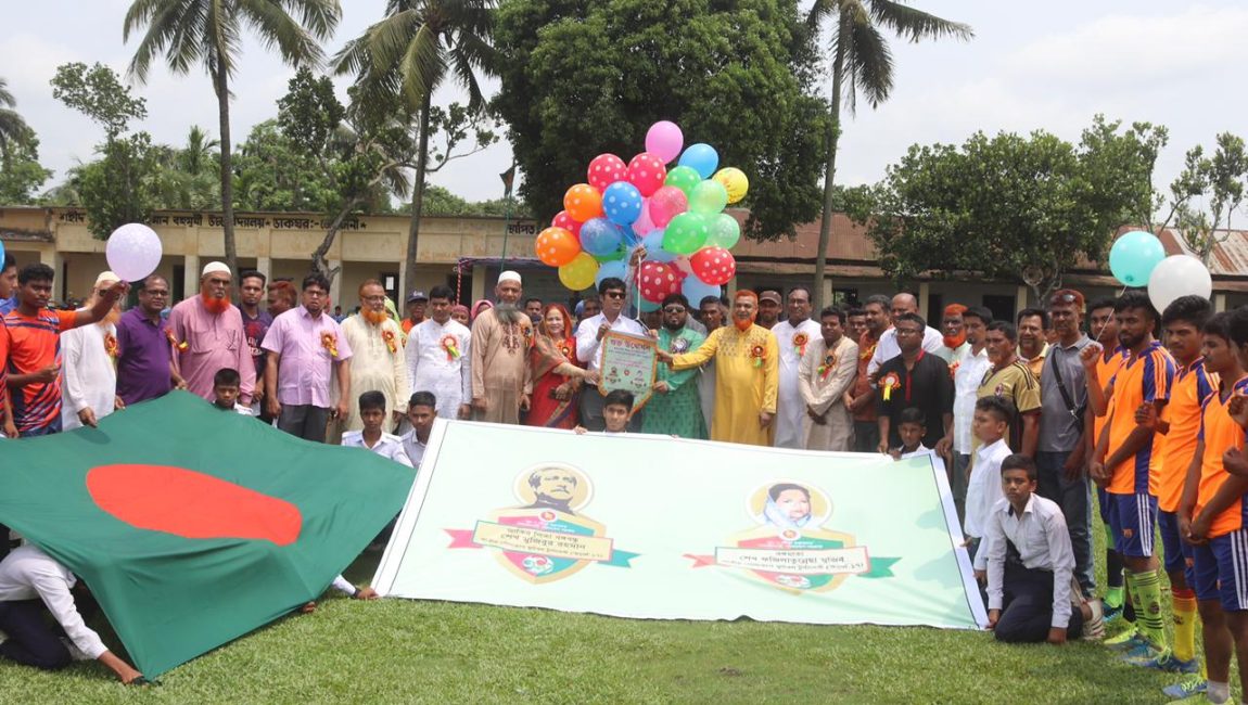শাজাহানপুরে বঙ্গবন্ধু-বঙ্গমাতা গোল্ডকাপ ফুটবল টুর্ণামেন্টের উদ্বোধন। ছবি: এনসিএন