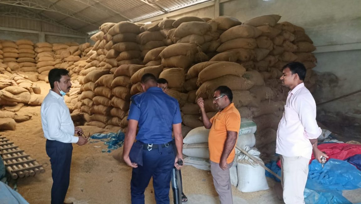 কসমেটিক্স ব্যবসার অন্তরালে ধানের অবৈধ মজুদ