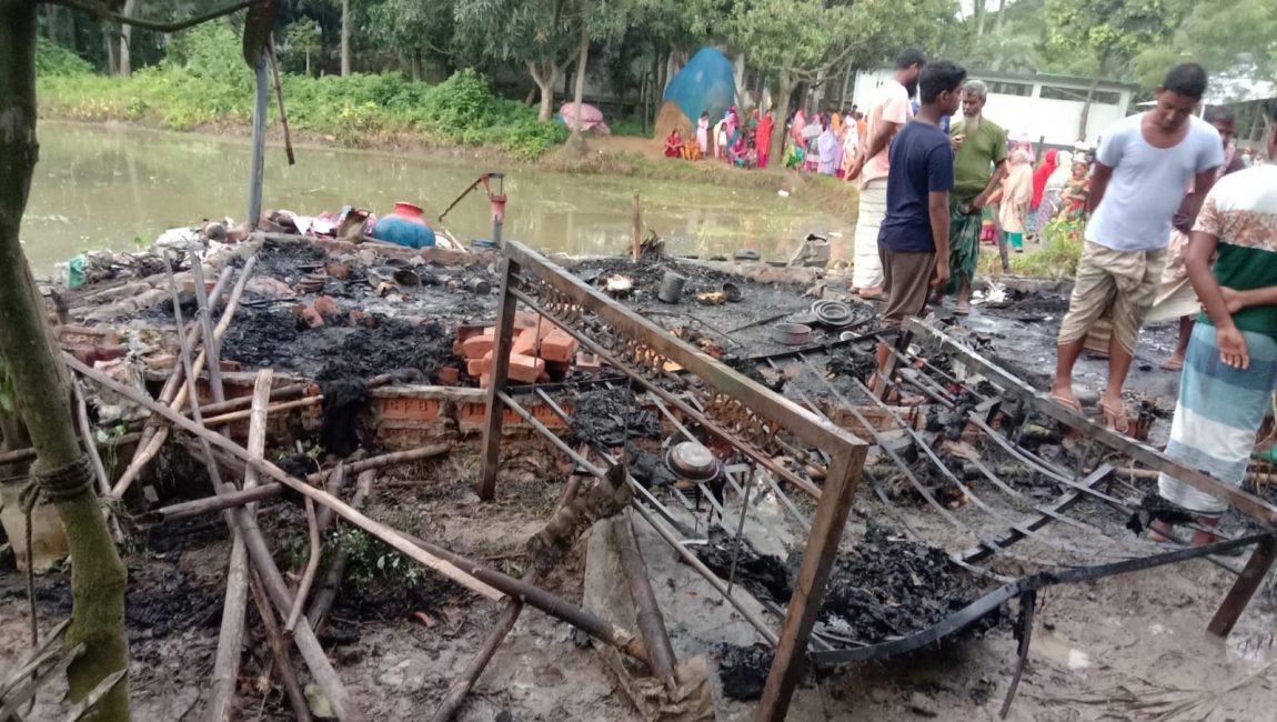 আদমদীঘিতে আগুনে পুড়ে ঘুমন্ত স্ত্রীর মৃত্যু, খোঁজ মিলছেনা স্বামীর