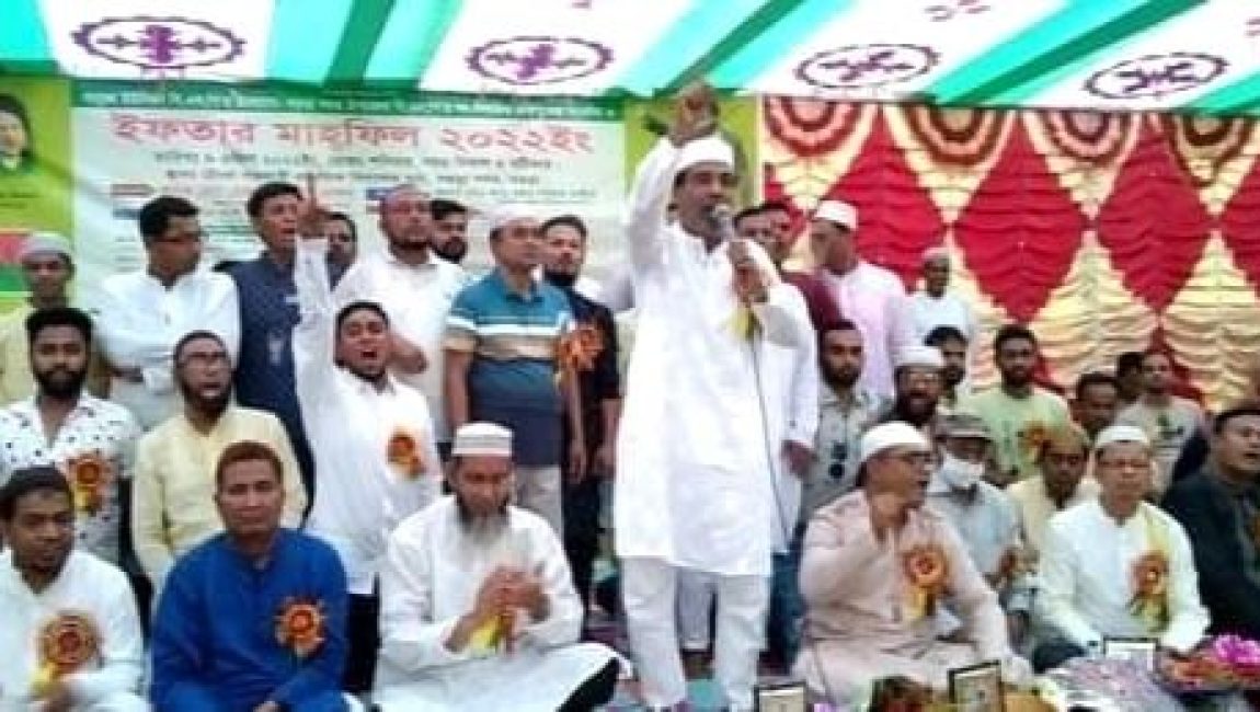 সদর উপজেলা বিএনপির সংবর্ধনা অনুষ্ঠানে বক্তব্য রাখছেন মেয়র রেজাউল করিম বাদশা। ছবি: এনসিএন