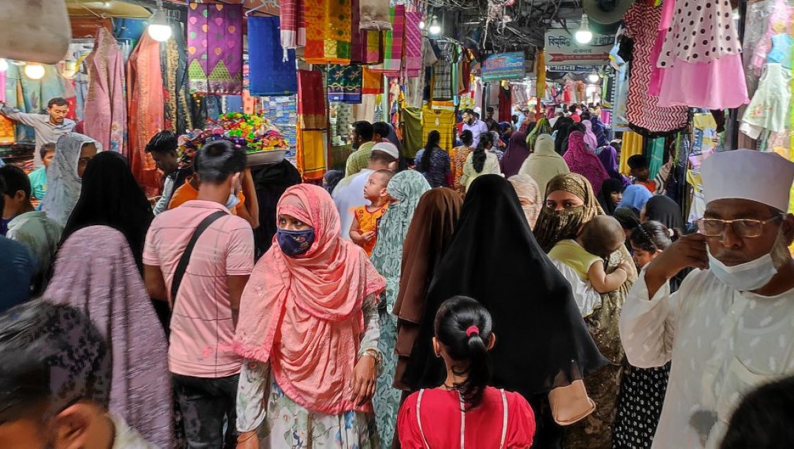 রাত ৮টার পর দোকান-পাট বন্ধের নির্দেশ স্থগিত। ছবিঃ এনসিএন