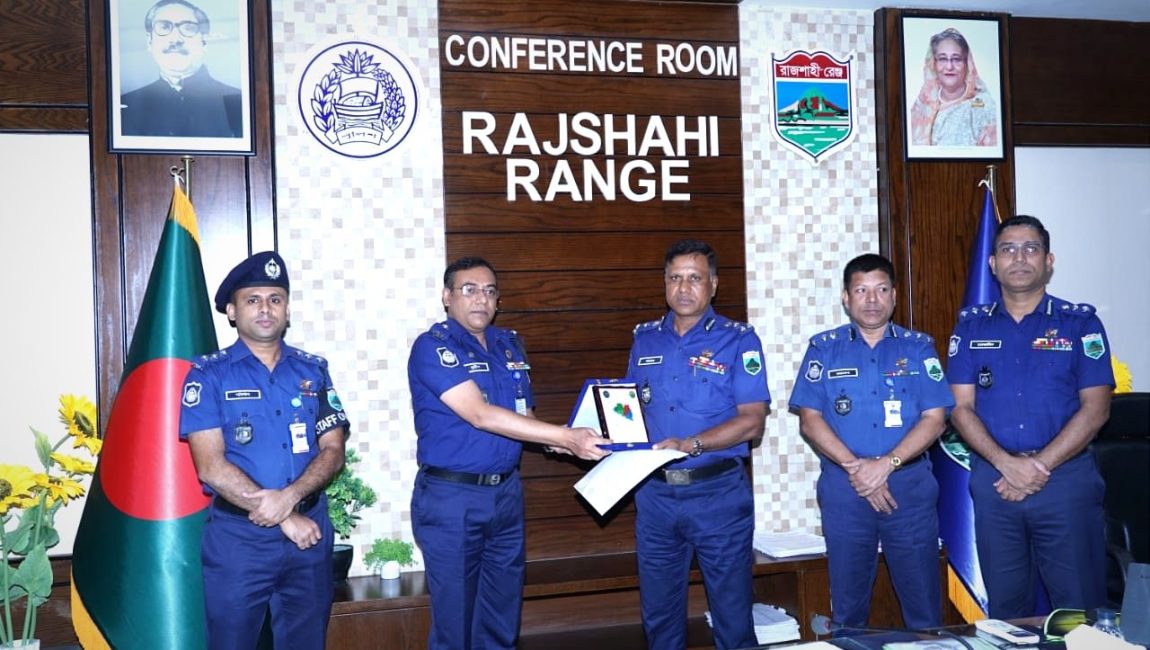 রাজশাহী রেঞ্জে আবারও শ্রেষ্ঠ পুলিশ সুপার নির্বাচিত হলেন সুদীপ কুমার চক্রবর্তী। ছবি: এনসিএন