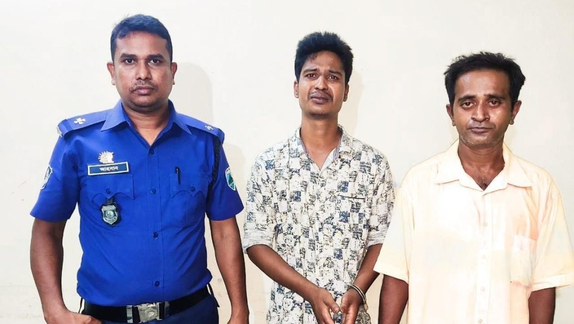 বগুড়ায় বার্মিজ চাকুসহ গ্রেফতার ২