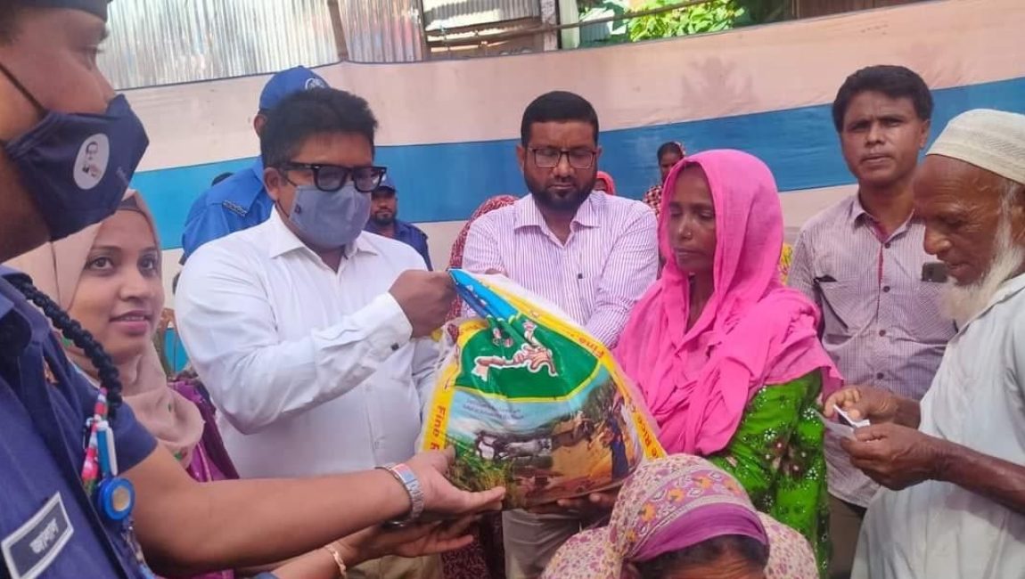 বানভাসী মানুষ ঘরে ফেরার অপেক্ষায়