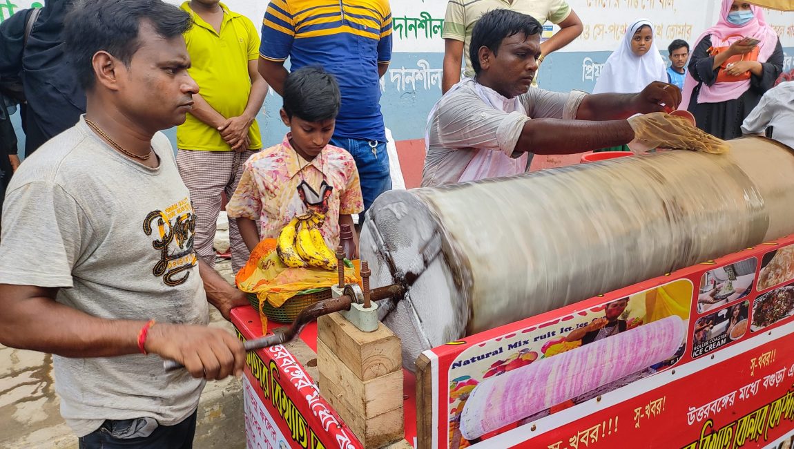 বগুড়ার নবাববাড়ি রোডে 'রোলার কোস্টার আইসক্রিম'