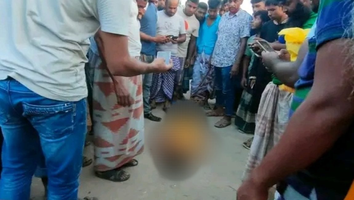 শাজাহানপুরে বাসের চাপায় পিষ্ট মোটরসাইকেল আরোহী