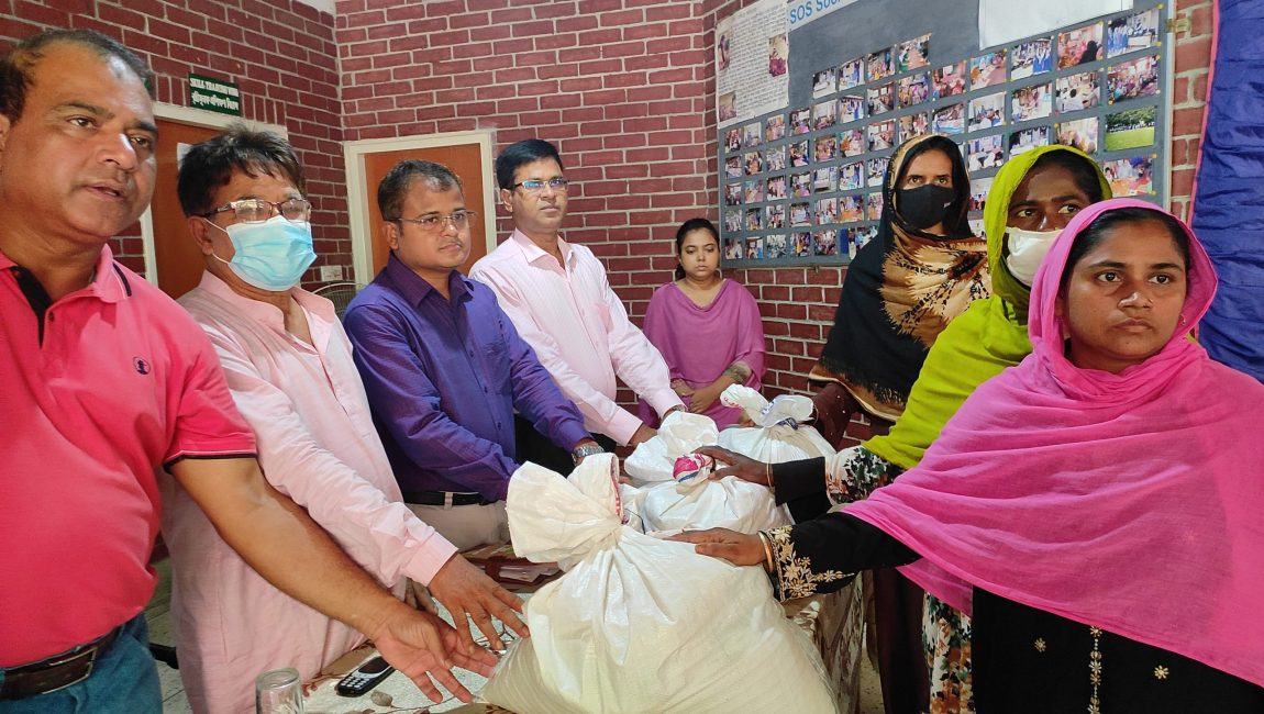 ৬১০টি সুবিধাভোগী পরিবারের মাঝে খাদ্য ও সুরক্ষা সামগ্রী বিতরণ