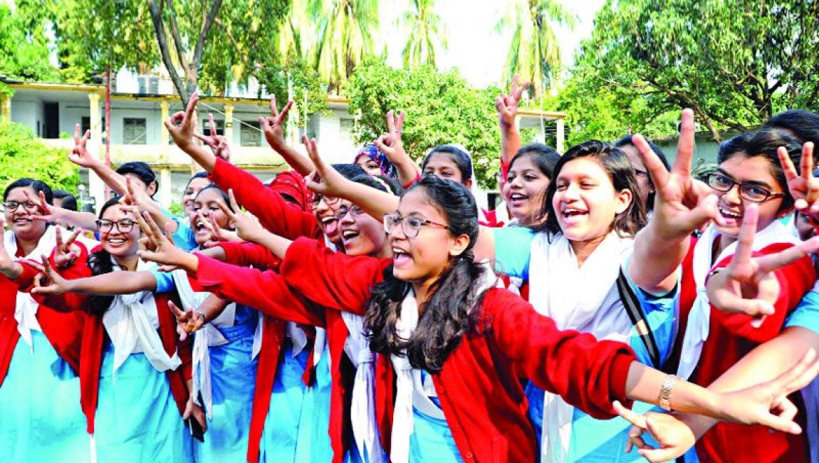 শিক্ষার্থীদের উল্লাস। ছবিঃ ফাইল ফুটেজ