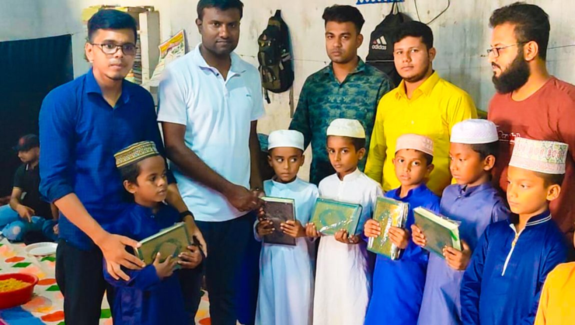 জাতীয় শোক দিবস উপলক্ষে বগুড়ায় সেভ দ্য ফিউচার ফাউন্ডেশনের দোয়া মাহফিল।