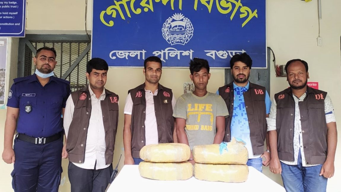 বগুড়ায় ৮ কেজি গাঁজাসহ গ্রেপ্তার ১