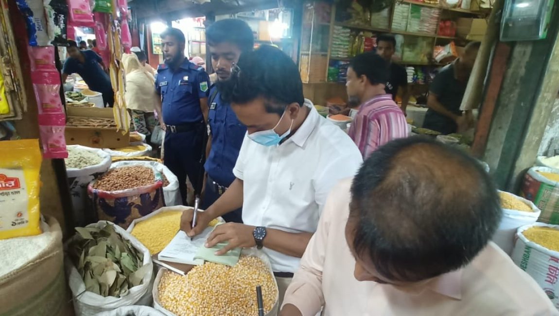 বগুড়ায় তেলের বাজারে অভিযান, ৪ প্রতিষ্ঠানকে জরিমানা