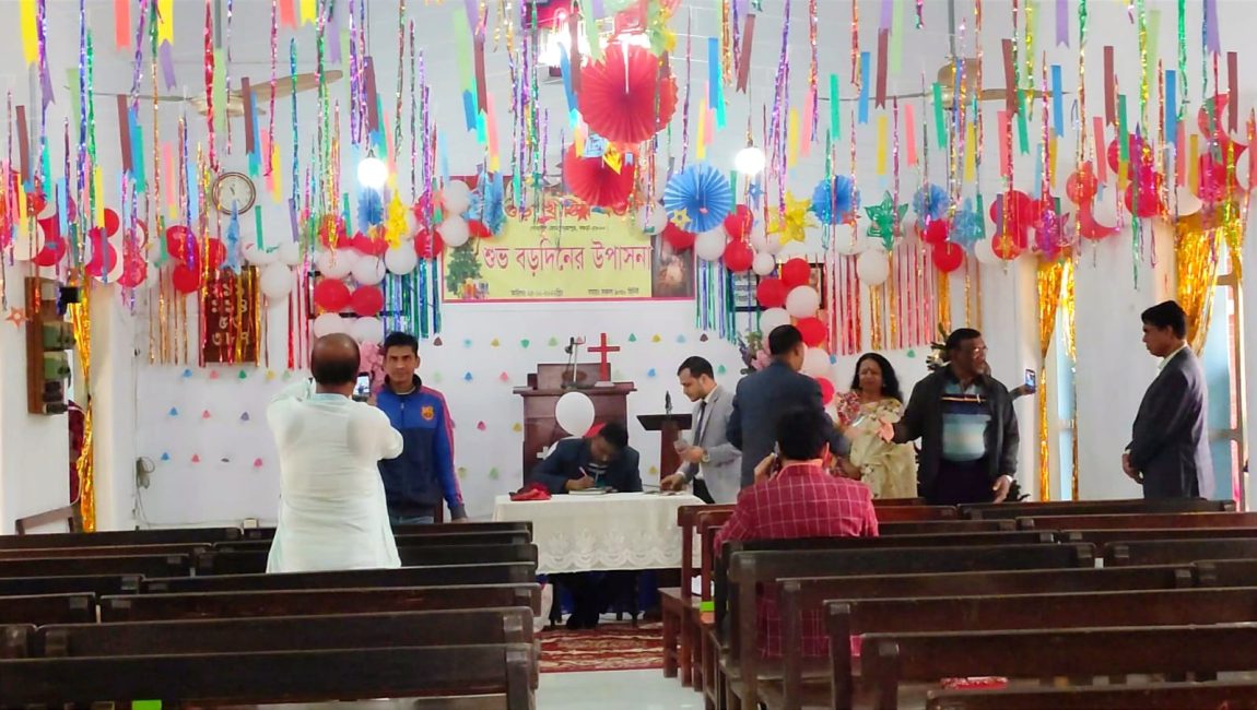 নানা আনুষ্ঠানিকতায় বগুড়ায় বড়দিন উদযাপন