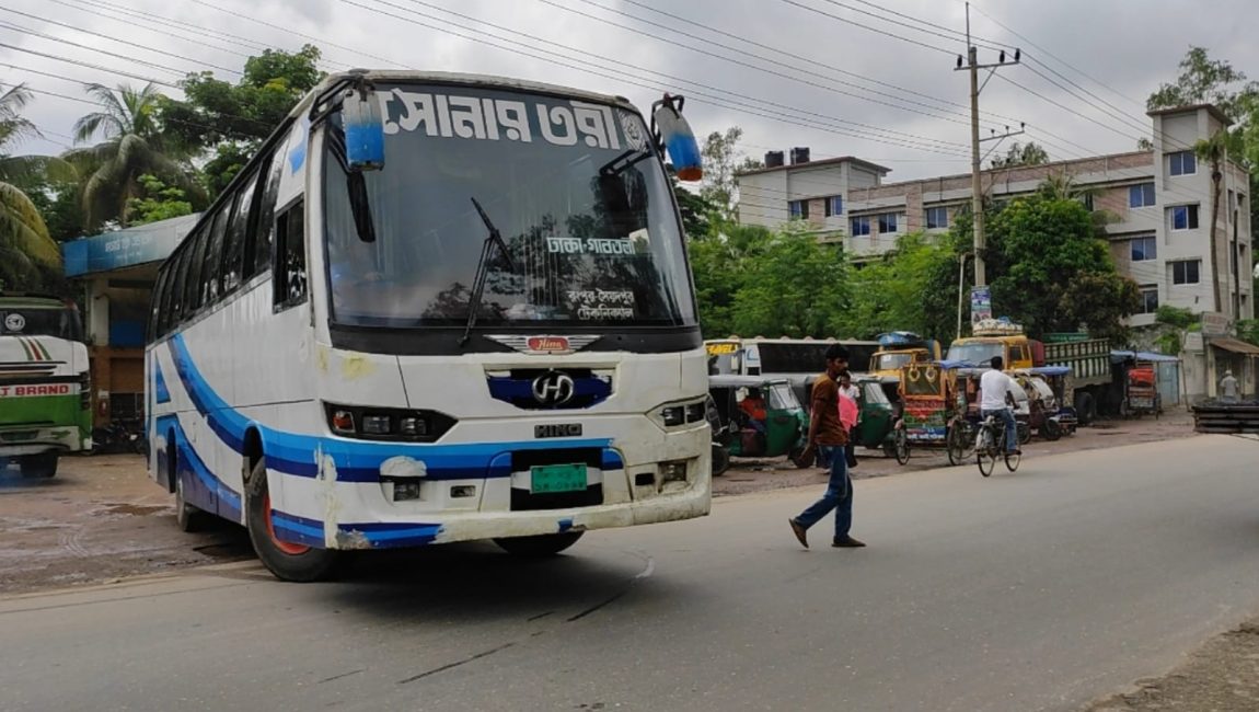 জ্বালানি তেলের দাম বৃদ্ধিতে ক্ষুব্ধ বগুড়ার সব শ্রেণি-পেশার মানুষ।