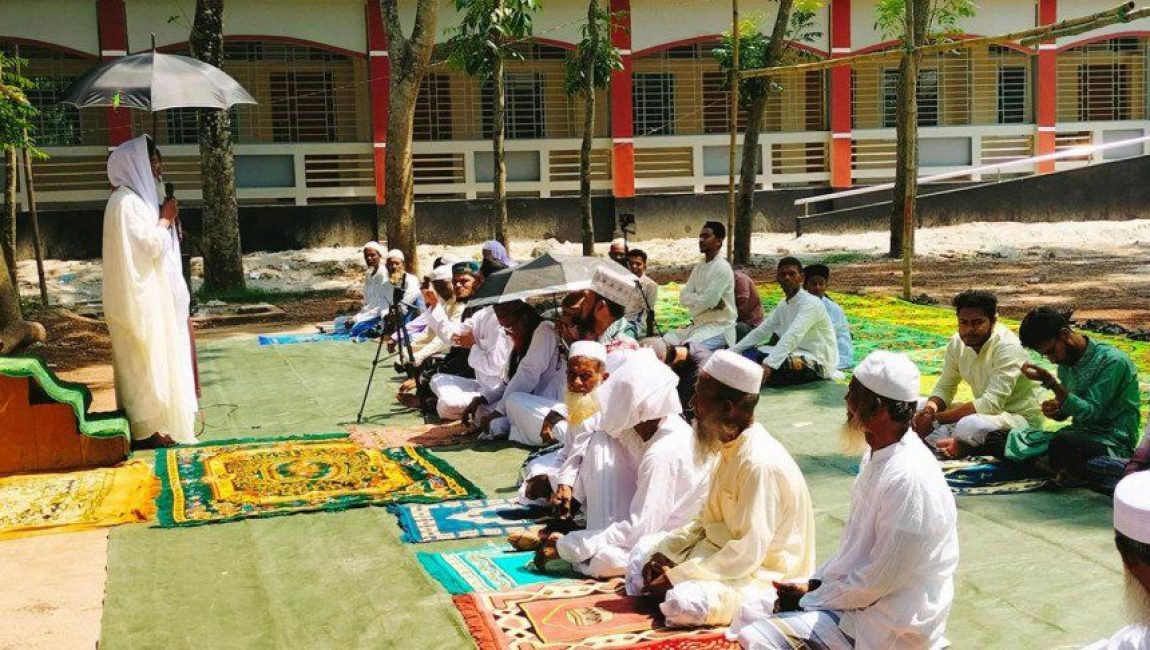 চাঁদপুরের দুই গ্রামের মানুষ আজ ঈদ উদযাপন করছেন। ছবি: ইন্টারনেট