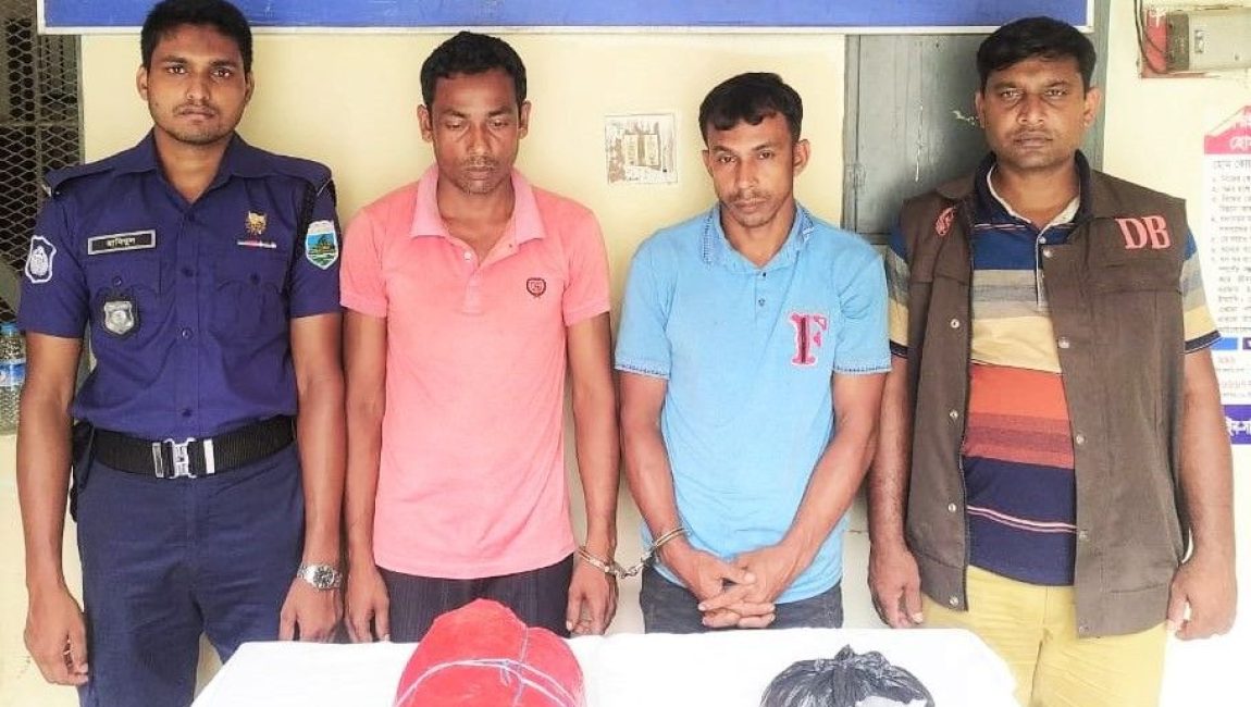 বগুড়ায় ৩ কেজি গাজাঁসহ গ্রেফতার ২। ছবি: এনসিএন