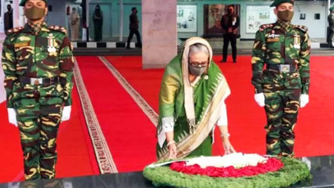বঙ্গবন্ধুর প্রতিকৃতিতে প্রধানমন্ত্রীর শ্রদ্ধা