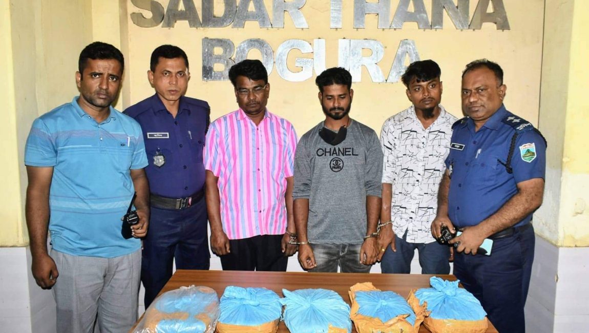 বগুড়ায় গাঁজাসহ ৩ জন গ্রেফতার।