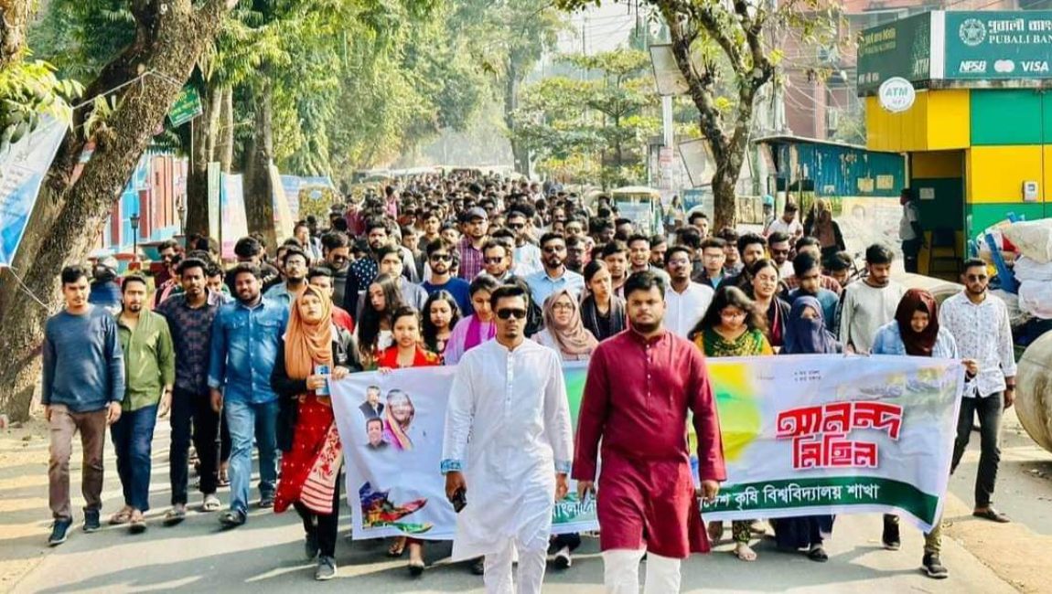 নতুন কমিটিকে স্বাগত জানিয়ে বাকৃবি ছাত্রলীগের আনন্দ মিছিল